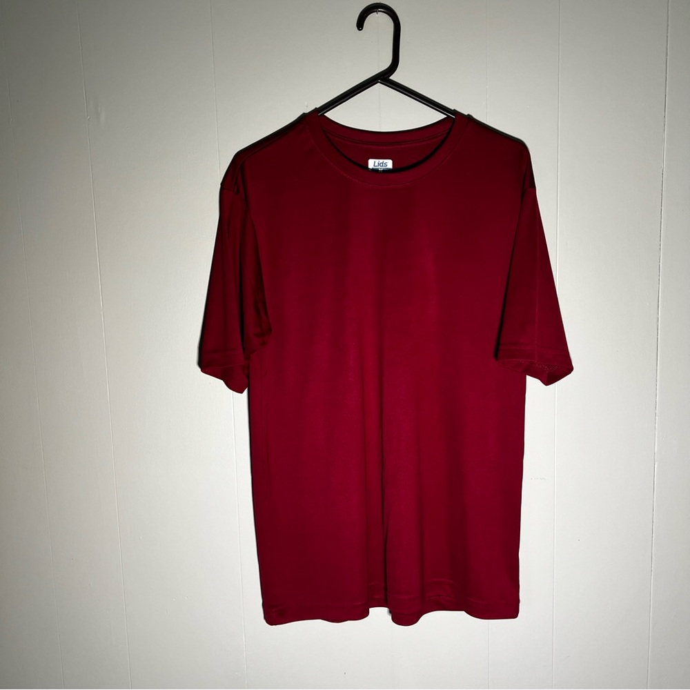 Lids Men’s Blank Short Sleeve Shirt, EUC - 100% Polyester Red Men’s Medium